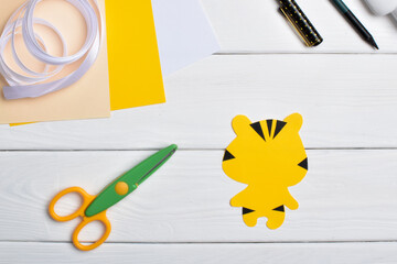 Detailed step-by-step instructions for making a tiger out of paper for children.