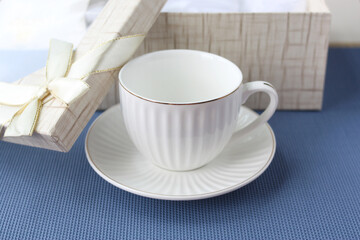 Empty tea pair and gift box.