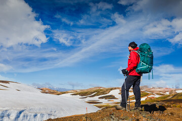 Fototapeta premium Hiking man in the incredible wild Icelandic landscape among glaciers and volcanoes
