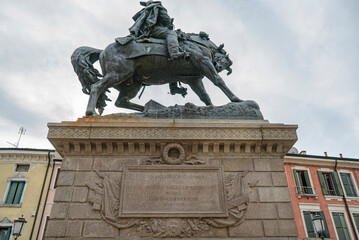 Garibaldi statue in Rovigo 4