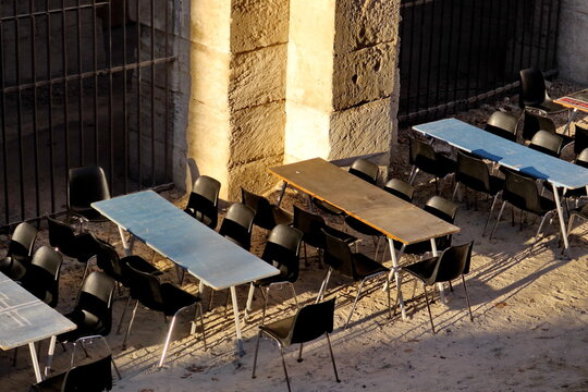 Terrasse de caf&eacute; vue de haut.