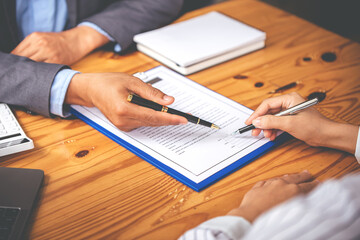 Fototapeta premium business people negotiating contracts with the documents on the table and sign the contract