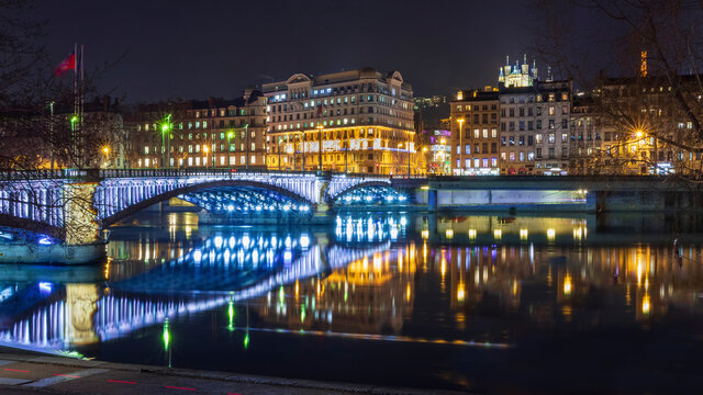 Lyon la nuit : pont sur le Rhône