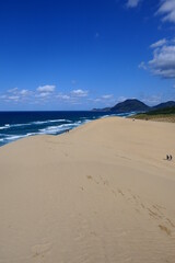 Fototapeta na wymiar 鳥取砂丘より日本海を望む。鳥取、日本。10月中旬。