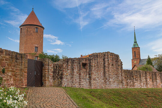 Small fortified village with tall buildings on top of a hill in Dilsberg, Germany