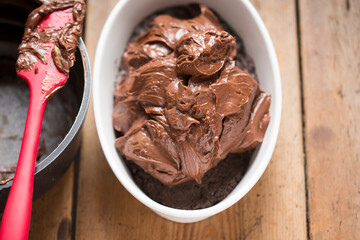 Chocolate no bake cheesecake with chocolate cookies
