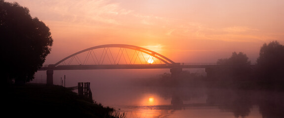 Fototapeta na wymiar river Warta at dawn