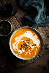 Soupe veloutée courge carottes épices et lait de coco