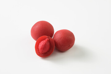 梅干しを白バックで