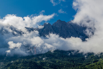 Obraz premium Sommerliche Entdeckungstour zum wunderschönen Eibsee in den Bayrischen Alpen - Deutschland