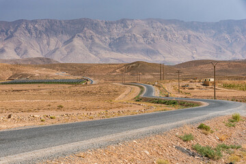 Straße im Atlasgebirge in Marokko