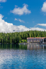 Sommerliche Entdeckungstour zum wundersch&ouml;nen Eibsee in den Bayrischen Alpen - Deutschland