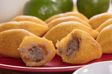 bolinho caipira alimento recheado carne salgadinho