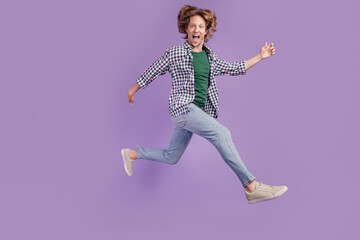 Full body profile side photo of young guy ai fly fast walk jumper amazed excited isolated over violet color background