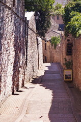 Fototapeta na wymiar Typical alley with staircase in the medieval old town of Assisi, Italy