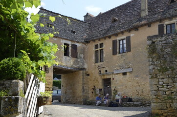 Fototapeta na wymiar Beynac-et-Cazenac, pueblo precioso en la Dordoña francesa con castillo incluido.