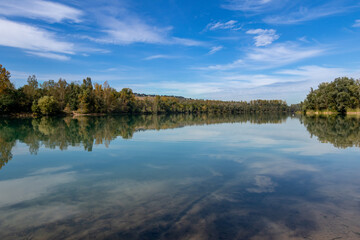 Fototapeta na wymiar clear blue lake tree reflection France holiday 