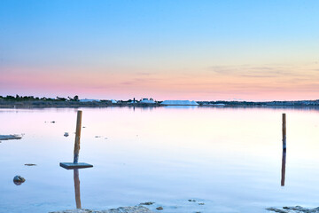 Palisade marking the limits of the bath in the lagoon