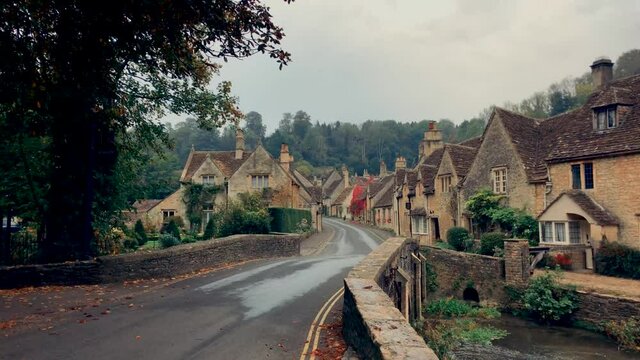 English village, October 2021, cotswolds autumn, brige
