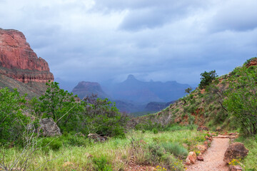 hiking bright angel trail in Grand Canyon national park