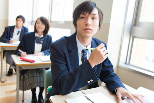 授業を受ける学生