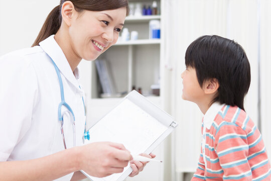 看護師と男の子