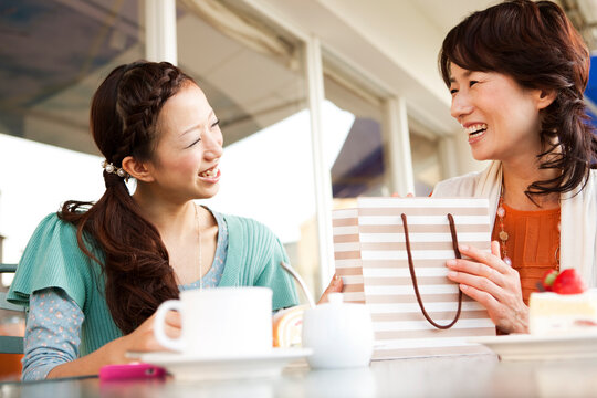 ティータイム中の親子