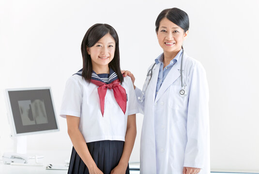 女子校生と女医