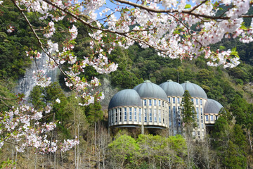 熊本県球磨村のエジソンミュージアムと桜
