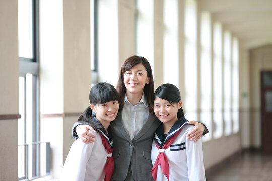 笑顔の先生と女子校生