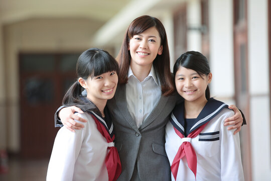笑顔の先生と女子校生
