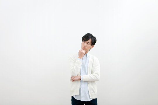 考えている男性