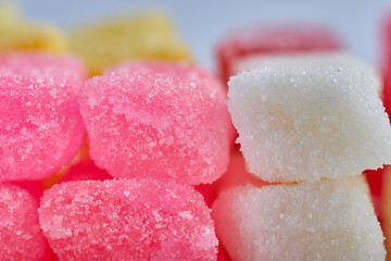 Tradicionales dulces mexicanos. Dulce mexicano llamado "Borrachitos" en fondo blanco.