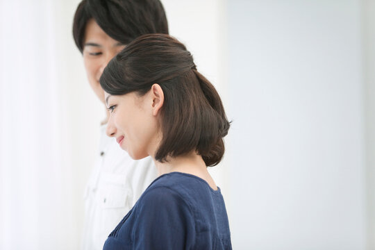 寄り添う夫婦