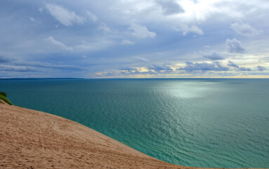 a stunning view across the turquoise-colored water of lake michigan  from the beach at sleeping  bear point in sleeping bear dunes national lakeshore in the lower peninsula of michigan - obrazy, fototapety, plakaty