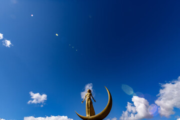 Obraz na płótnie Canvas 月山ダム 月の女神像