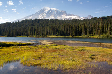 Fototapeta premium landscape with lake and mountains
