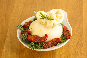 Burrata cheese with sun dried tomato