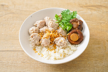 Dried Rice Porridge with Boiled Pork Bowl