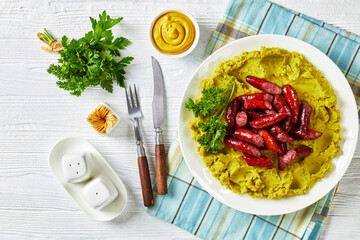 puree of green peas with fried spicy sausages