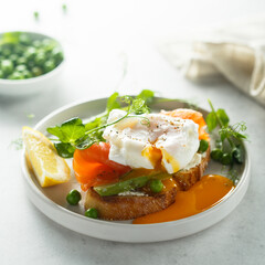 Salmon bruschetta with poached egg and asparagus