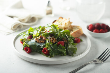 Healthy green salad with raspberry and walnut