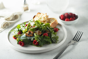 Healthy green salad with raspberry and walnut