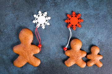 Homemade gingerbread cookies on dark background. Christmas composition, new year background. Number 2022 with cookies. Christmas dessert. New Year flatlay.