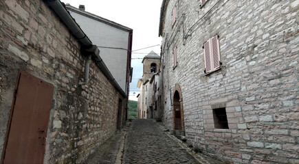 Fototapeta premium Caudino antica frazione di Arcevia nelle Marche