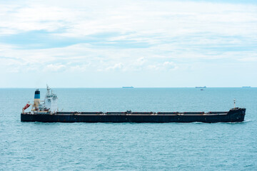 Obraz premium Cargo ship sailing through the sea.