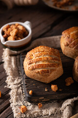 Pork greaves bun