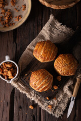 Pork greaves bun