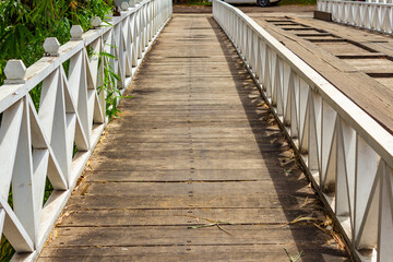 Ponte de madeira sobre o Rio Vermelho no Município de Goiás. (Goiás Velho).