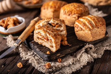 Pork greaves bun